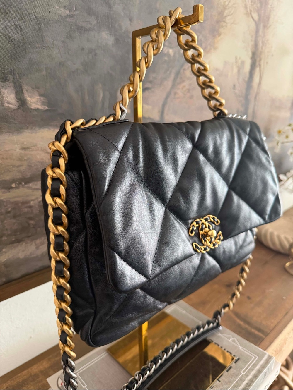 Chanel 19 Medium - Picture 2 of 15